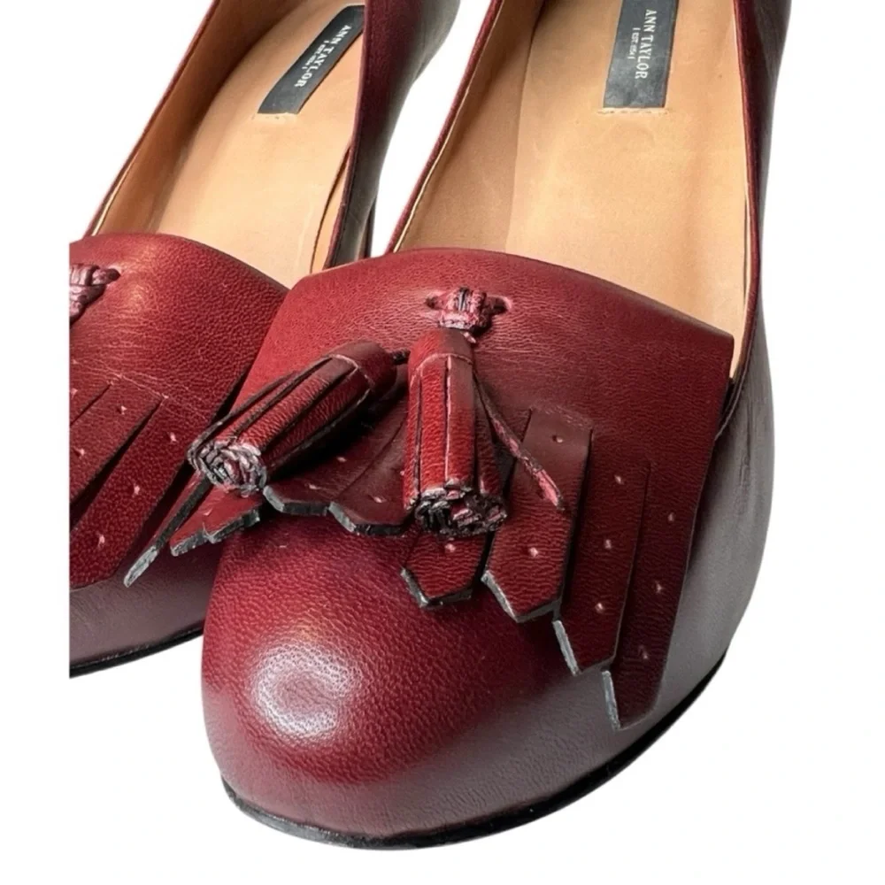 Ann Taylor Kiltie tassel cranberry wine red leather heel size 8.5-flaw